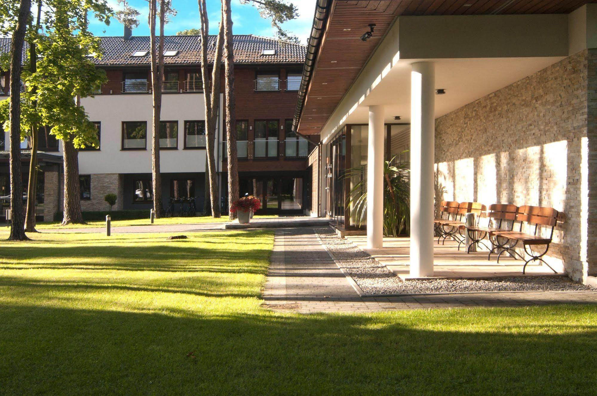 Columna Medica Hotel Łask Exterior foto